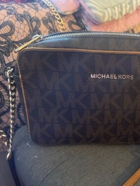 Micheal kors cross bag